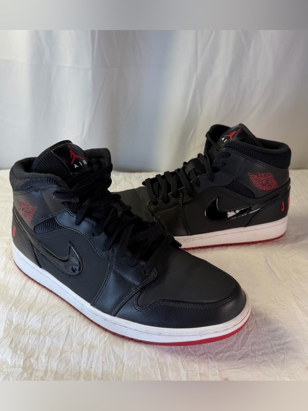 Nike Air Jordan 1 Mid Bred BQ6578-001 Retro OG Sneakers in Black and Red Accents